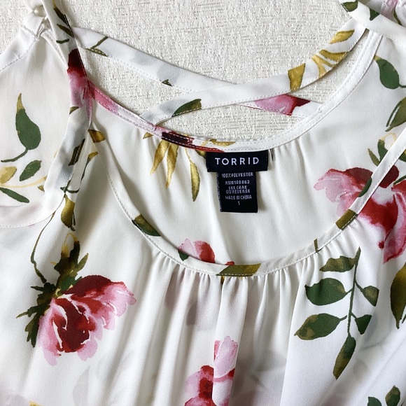 Torrid Floral Print Challis Cami Woman’s 1X Sharkbite Hem Cream & Pink Color - Picture 2 of 8